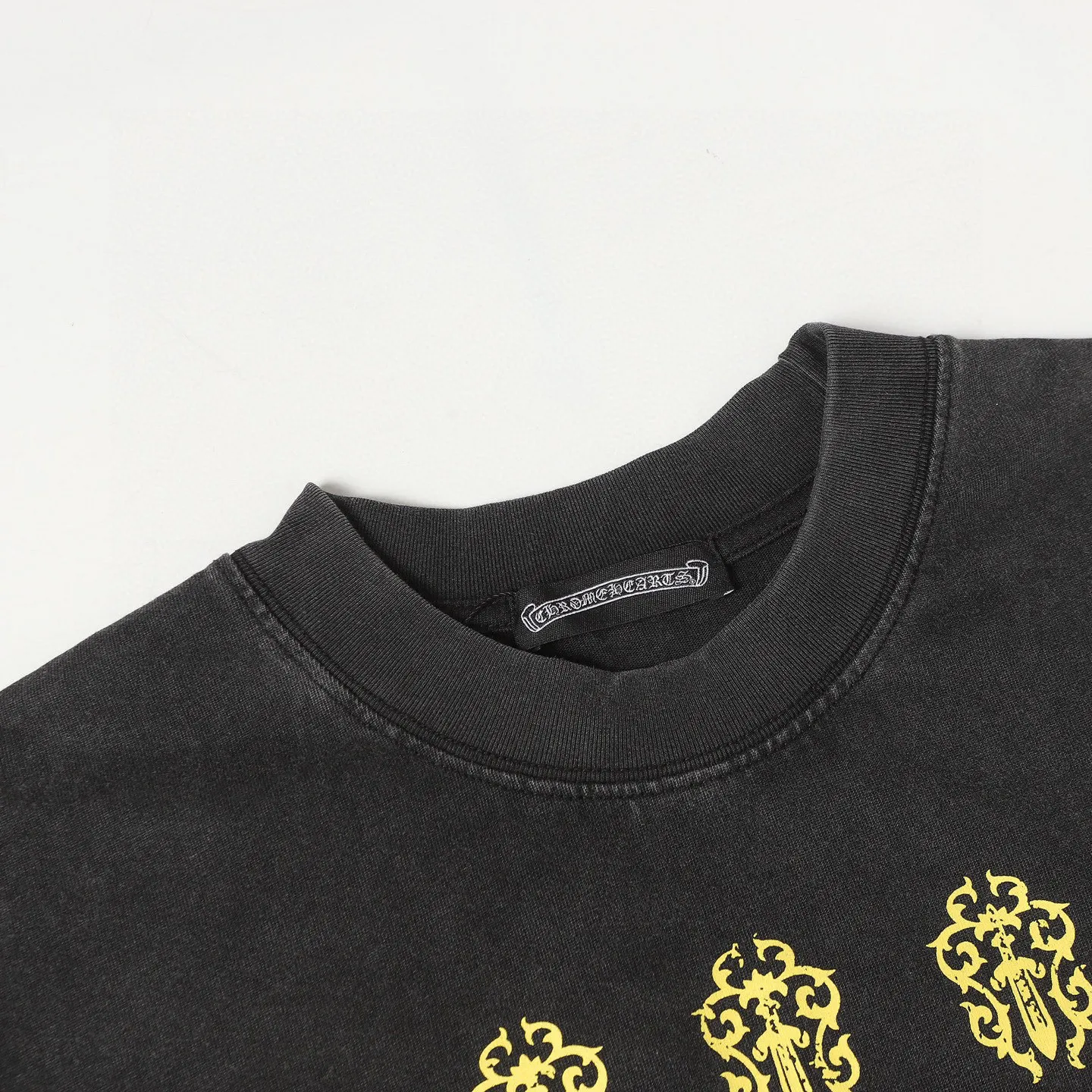 🅿️180 Chrome hearte/Chrome heart ch 25ss early spring new pattern logo washed T-shirt short sleeves. A must-have item for daily commuting for men and women in light luxury. The correct version is welcome to compare. Detailed features: 280g 100% cotton double yarn jersey fabric. Custom dyed in the same vat with special thickened 32 count double-strand 1x1 thread. Double-needle cross-stitch technology. Original main mark. Washed hangtag. COLOUR: Washed black. SIZE：xs-l
